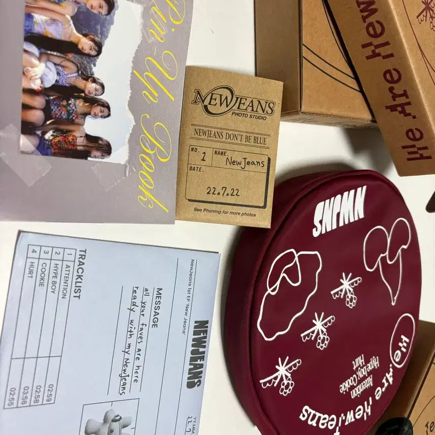 [BUNJANG] NewJeans Attention Album Bag and Photocard Set / 뉴진스 어텐션 앨범 가방과 포토카드 세트