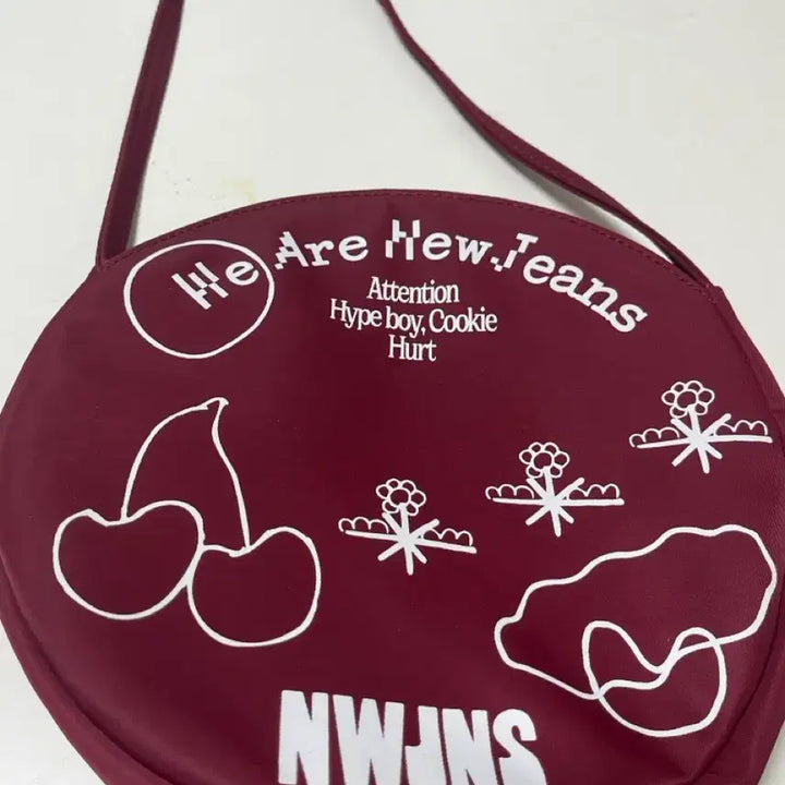 [BUNJANG] NewJeans Burgundy Round Bag / 뉴진스 가방