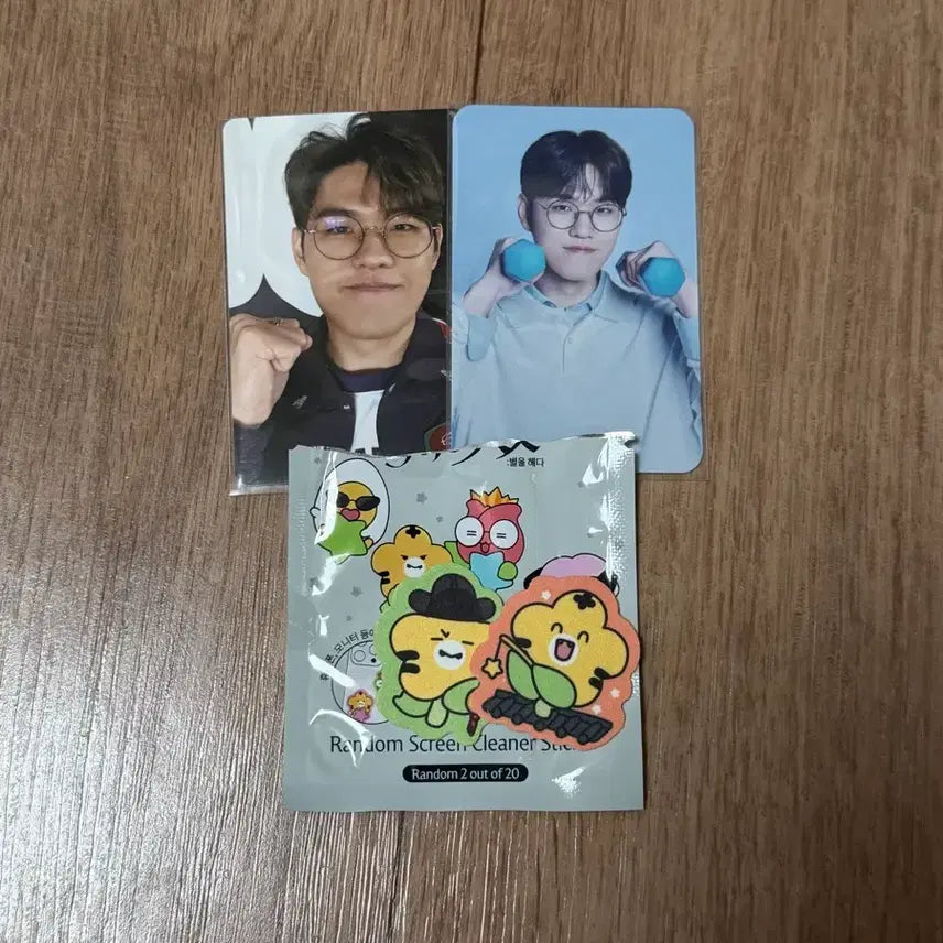 [BUNJANG] T1 Faker "Our Bank" Happy T1 Photocard &amp; Screen Cleaner Sticker Bundle Set / 일괄) T1 티원 오너 우리은행 해피티원 포카 암행천문 스크린 클리너 스티커