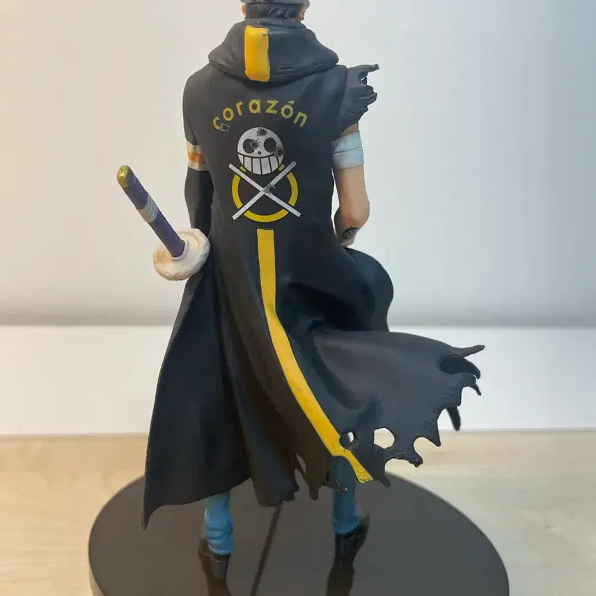 [BUNJANG] Trafalgar Law One Piece Figure / 원피스 트라팔가 로우 피규어 판매