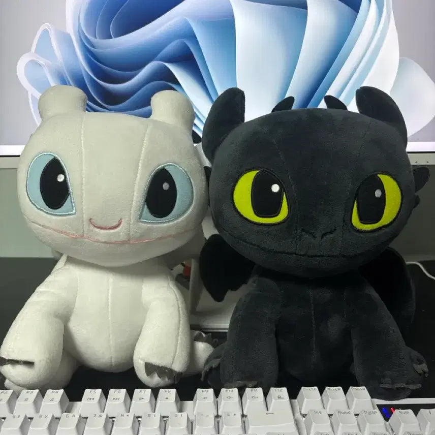 [BUNJANG] How to Train Your Dragon Toothless &amp; White Fury Plush Set / 드래곤 길들이기 투슬리스, 화이트 퓨리