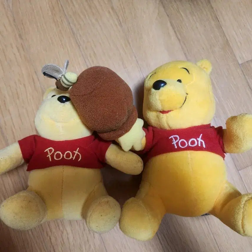 [BUNJANG] Winnie the Pooh Plush Toy Set with Honey Pot and Bee / 곰돌이 푸 인형 2개 세트 꿀단지 벌