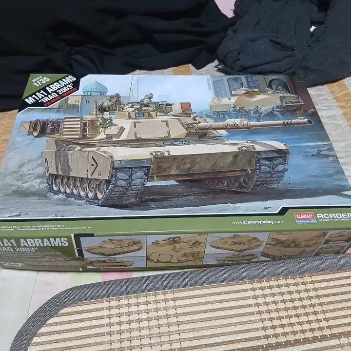 [BUNJANG] Academy 1/35 M1A1 Abrams Iraq 2003 Tank Model Kit / 아카데미 1/35 M1A1 에이브람스 이라크 2003 전차