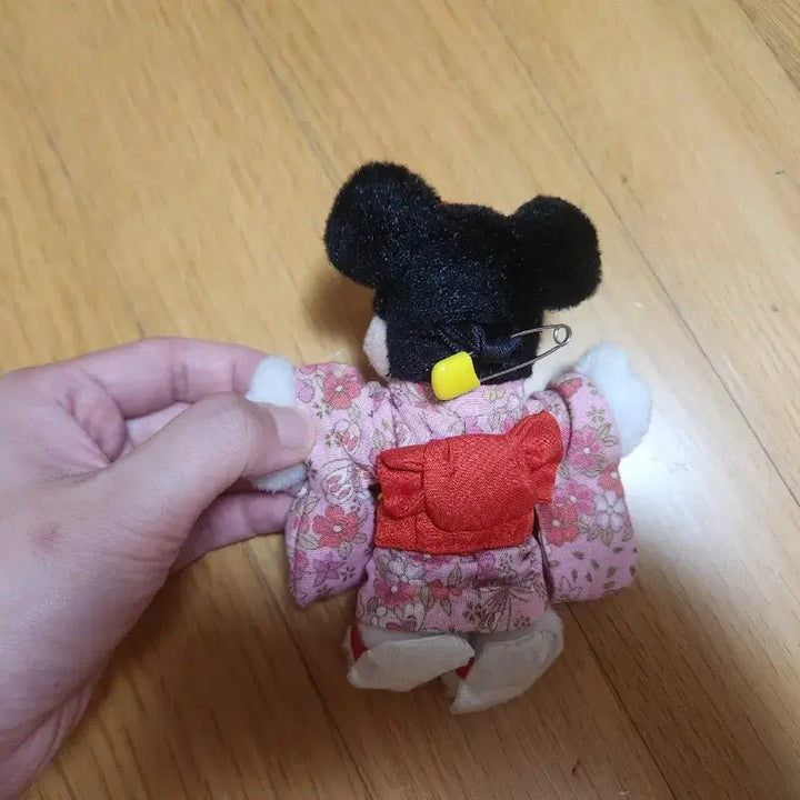 [BUNJANG] Tokyo Disneyland Kimono Minnie Mouse Plush Doll / 도쿄 디즈니랜드 미니마우스 인형
