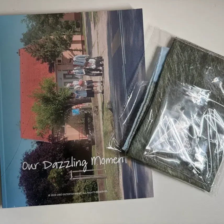 [BUNJANG] POW 1000th Day Anniversary Popup Photobook OUR DAZZLING MOMENT / 파우 1000일 기념 팝업 포토북 OUR DAZZLING MOMENT