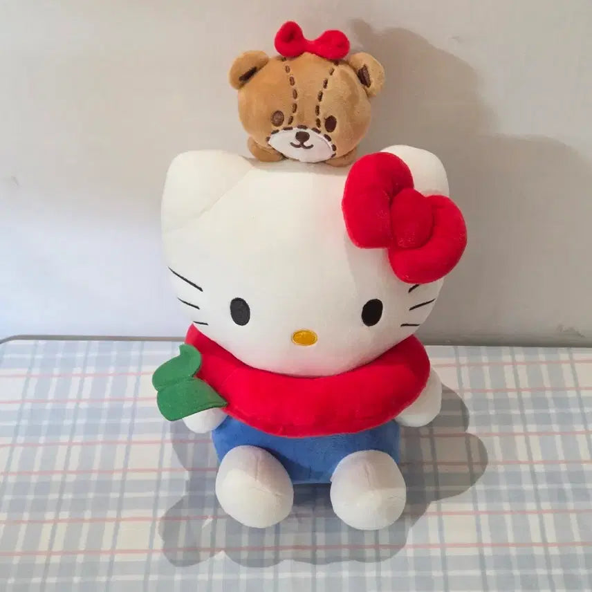 [BUNJANG] Sanrio Hello Kitty Apple Scarf Teddy Bear Plush Doll / 산리오 헬로키티 사과 목도리 곰돌이 누이 인형