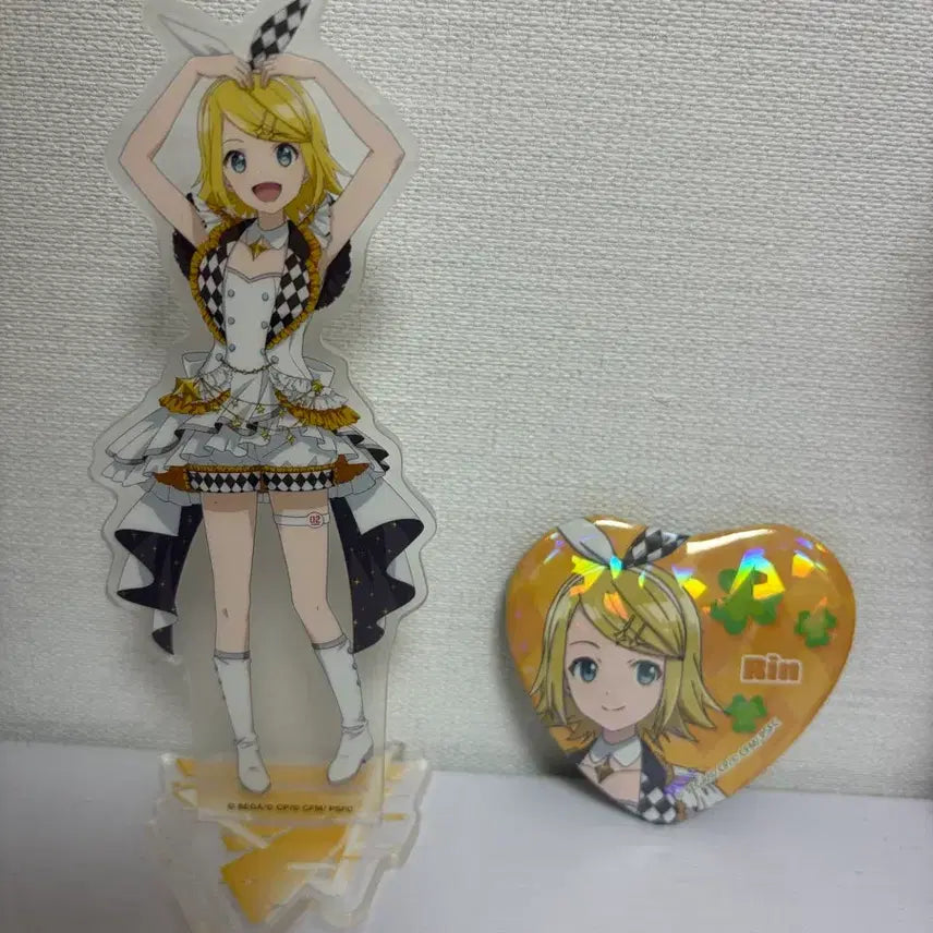 [BUNJANG] Kagamine Rin Acrylic Stand &amp; Badge Bundle / 카가미네린 뱃지 아크릴스탠드 일괄