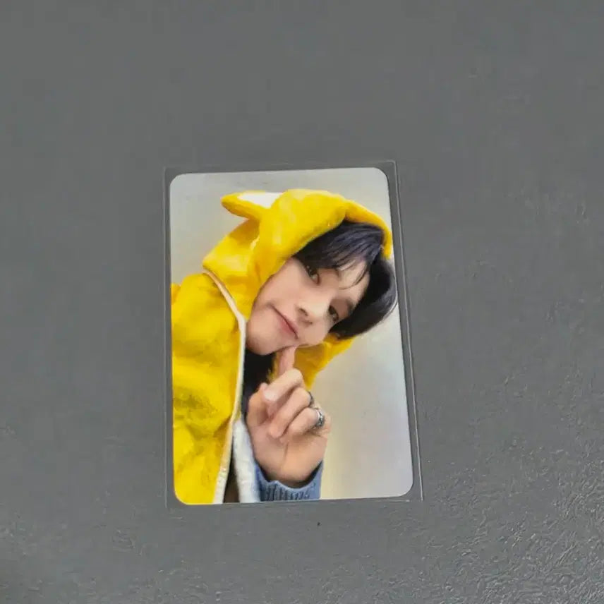 [BUNJANG] ATEEZ Wooyoung GOLDEN HOUR Hello Live Lucky Draw Photocard / ATEEZ 에이티즈 우영 포카 GOLDEN HOUR 헬로라이브 럭드 분철