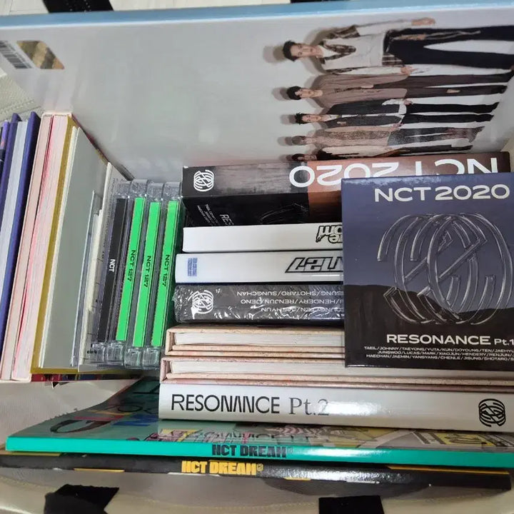 [BUNJANG] NCT 2020 RESONANCE Pt.1 / Pt.2 Album Bundle Set / 일괄로 급하게 판매합니다 NCT 2020 RESONANCE Pt.1 / Pt.2 앨범 외 다수