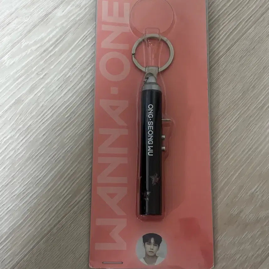 [BUNJANG] Wanna One Ong Seong Wu Light Keyring / 워너원 옹성우 라이트 키링