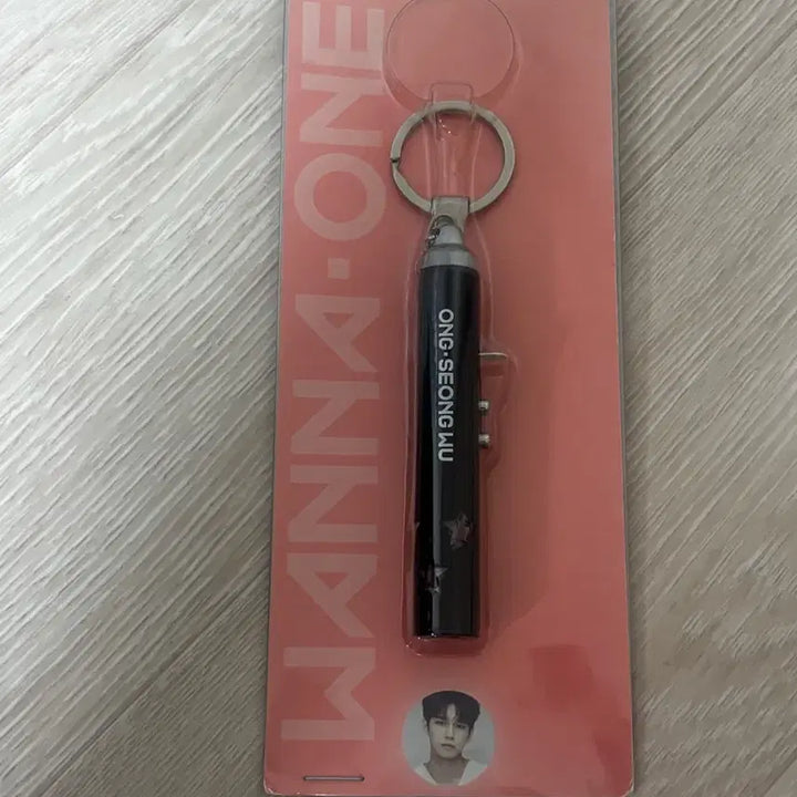 [BUNJANG] Wanna One Ong Seong Wu Light Keyring / 워너원 옹성우 라이트 키링
