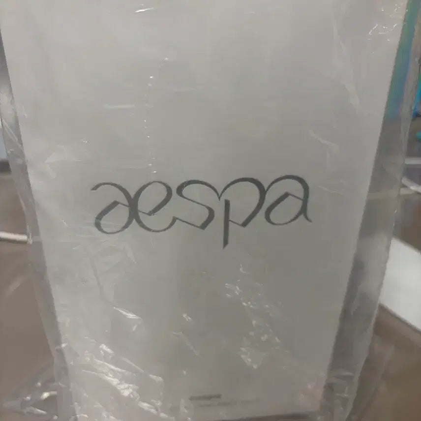 [BUNJANG] Aespa Official Light Stick Ver.2 (Photocard Included) - Sealed / 에스파 응원봉 ver.2 미개봉 양도합니다. (포카 포함)