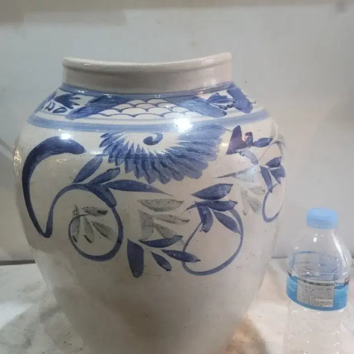 [BUNJANG] 120-Year-Old Celadon Porcelain Jar with "Aggri" Fish Mouth Spout / 어그리 해주 도자기 단지