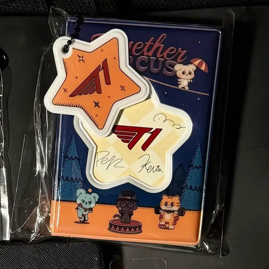 [BUNJANG] T1 Animal Friends Photocard Collect Book + Doran Character Keyring Bundle Set / [원가 이하] T1 Animal Friends 티원 애니멀 프렌즈 포토카드 콜렉트북 + 도란 케럭터 키링 일괄