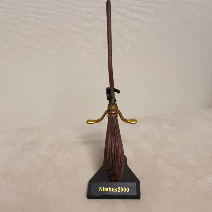 [BUNJANG] Harry Potter Nimbus 2000 Broom Miniature Figure Gacha / 해리포터 님부스2000 빗자루 미니어쳐 피규어 가챠