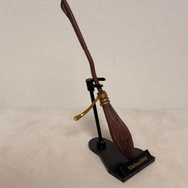 [BUNJANG] Harry Potter Nimbus 2000 Broom Miniature Figure Gacha / 해리포터 님부스2000 빗자루 미니어쳐 피규어 가챠