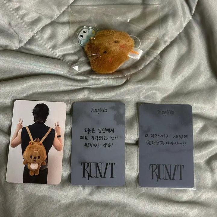 [BUNJANG] Stray Kids Han Jisung Run It Concert Entry Gift Bundle Set - Han Kwoka Pom Pom Keyring + Photocard / 한지성) 스키즈 런잇 입장 기프트 한쿼카 폼폼 키링+포카 3장 일괄