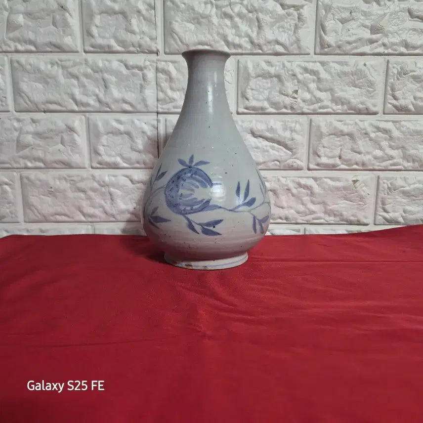 [BUNJANG] Blue and White Porcelain Flower Pattern Jar / 청화백자 꽃무늬 항아리