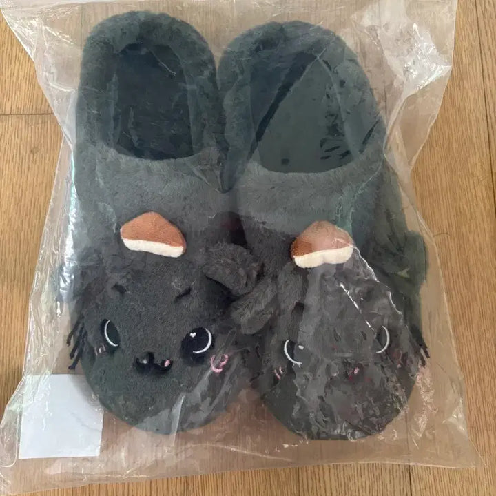 [BUNJANG] NCT WEiRI Riku Kuri Room Shoes / 엔시티위리 리쿠 쿠리 룸슈즈