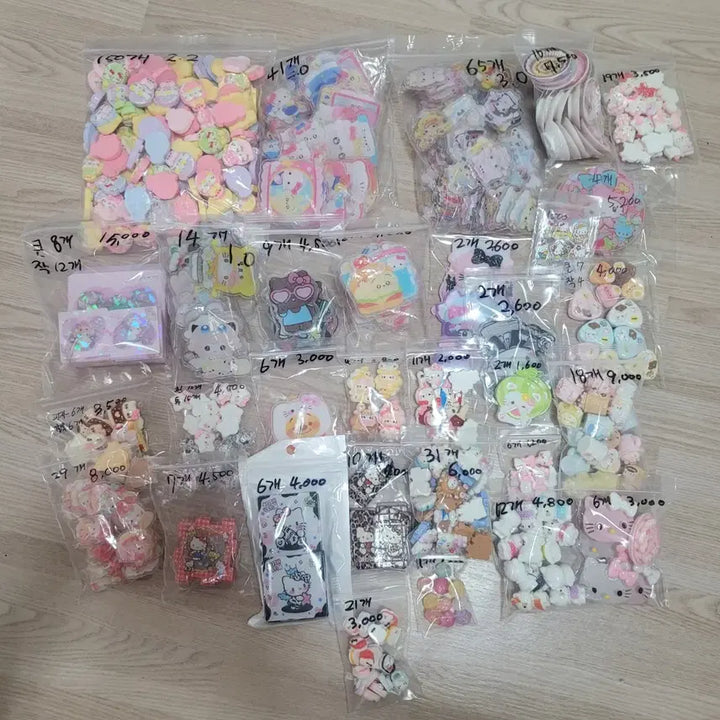 [BUNJANG] Kitty Parts Acrylic Craft Material Bundle / 키티 파츠 아크릴 재료 처분 판매