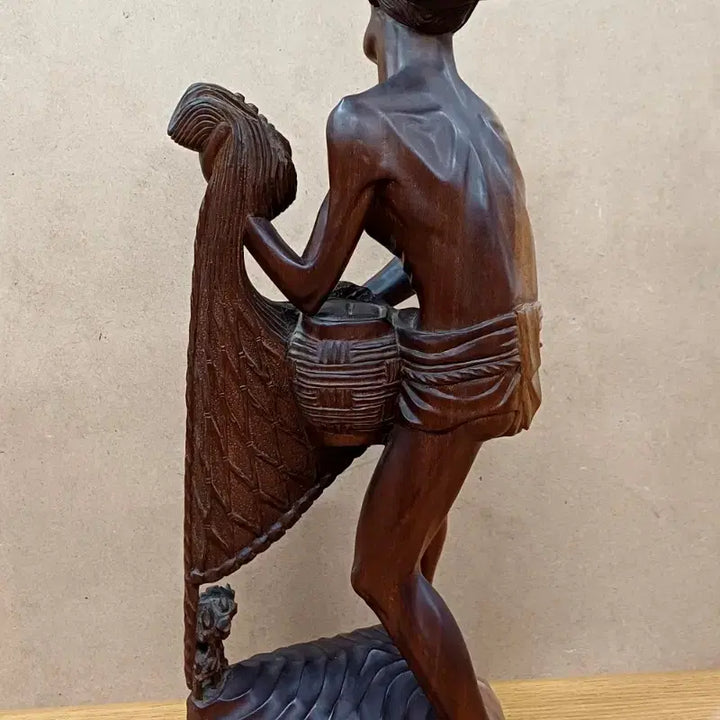 [BUNJANG] Wooden Sculpture of Fisherman Casting Net / 그물 던지는 어부 목조각 작품