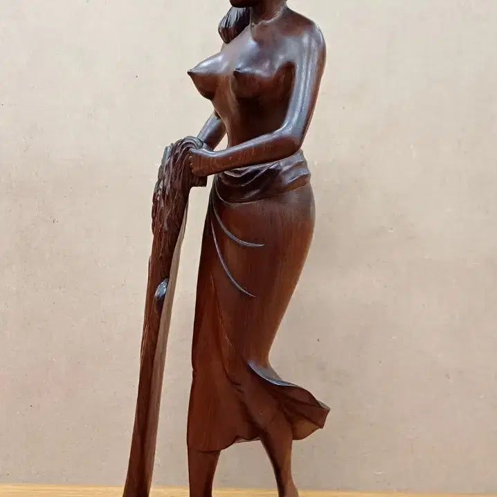 [BUNJANG] Wooden Sculpture of a Village Woman / 어촌마을 여인 목조각 작품