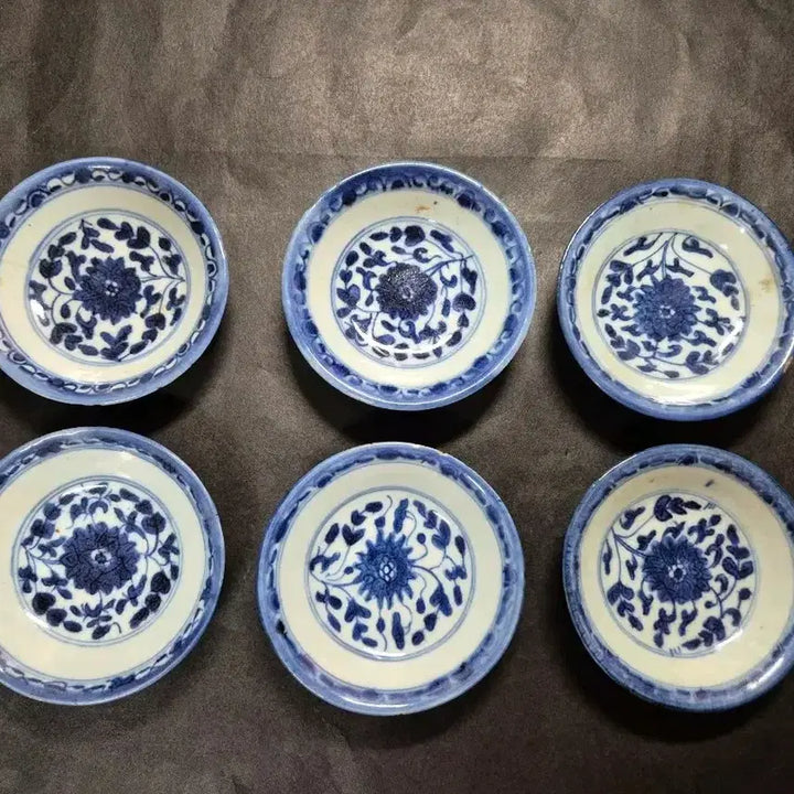 [BUNJANG] Qing Dynasty Blue and White Porcelain Floral Motif Tea Bowl (or Small Dish) / 청나라 청화백자 전지화훼문 다완 찻잔 또는 소접시