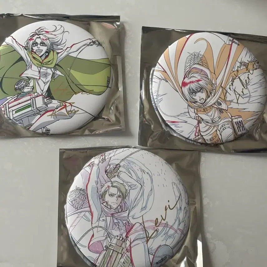 [BUNJANG] Attack on Titan Original Art Big Can Badge Set (Hange / Armin / Levi) / 진격의 거인 원화 빅캔뱃지 캔뱃지 3종 (한지 / 아르민 / 리바이)