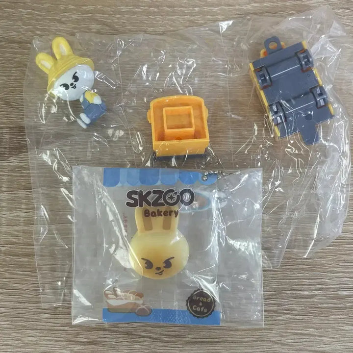 [BUNJANG] SKIZOO Ribbit Train Gacha &amp; Bread Bag Gacha / 스키주 리빗 빵봉지 &amp; 기차 가챠