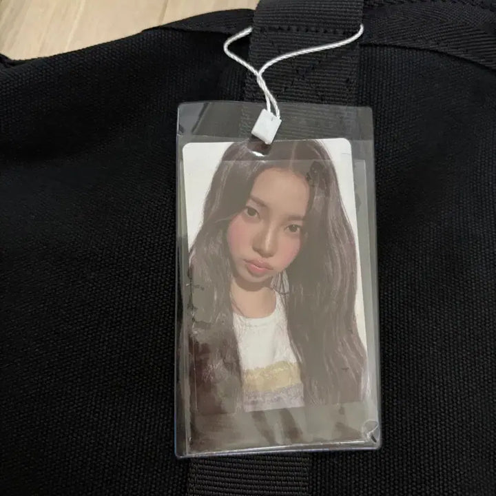 [BUNJANG] Aespa Karina Concert Travel Bag Photocard / 에스파 콘서트26-27 md 트래블백 카리나 포카