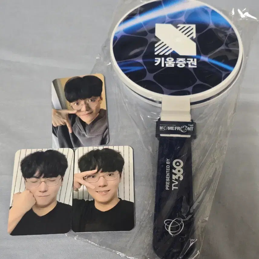 [BUNJANG] Kiwoom Securities Photocard 3 Types + Lightstick Set / 키움증권 포토카드 3종 + 응원봉