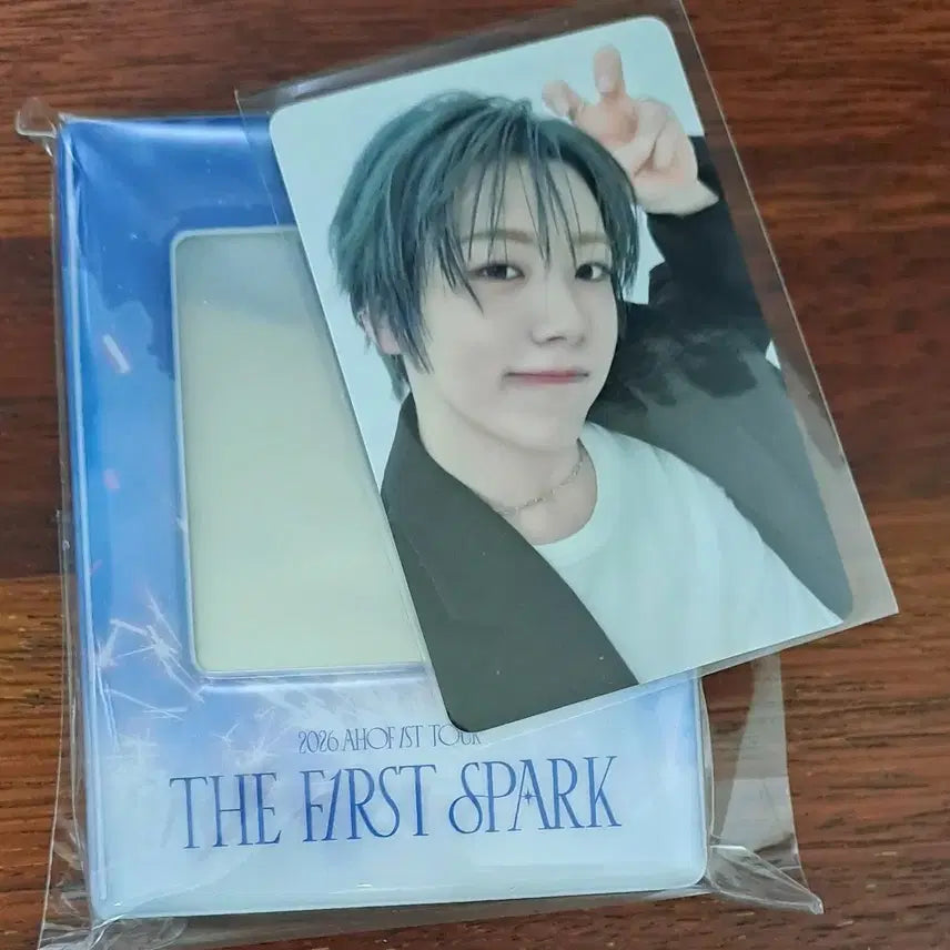 [BUNJANG] AHOF 1ST TOUR THE FIRST SPARK IN SEOUL Concert MD Photocard Collect Book (Includes Woongki Photocard) / 아홉 콘서트 MD 포카 콜렉트북 (차웅기 포카 포함)