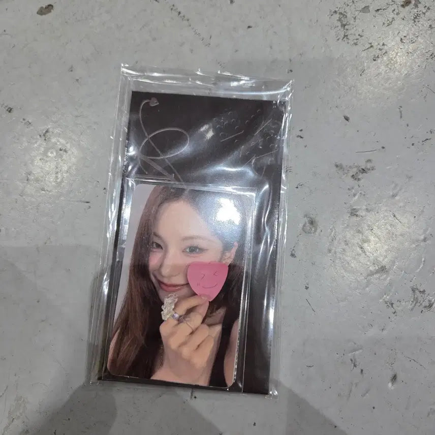 [BUNJANG] ITZY 5th Fan Meeting Day 2 Photocard Set / itzy 있지 5번째팬미팅 2일차 포카세트(포카, 트윈지주사위키링, 스퀴지 포함)
