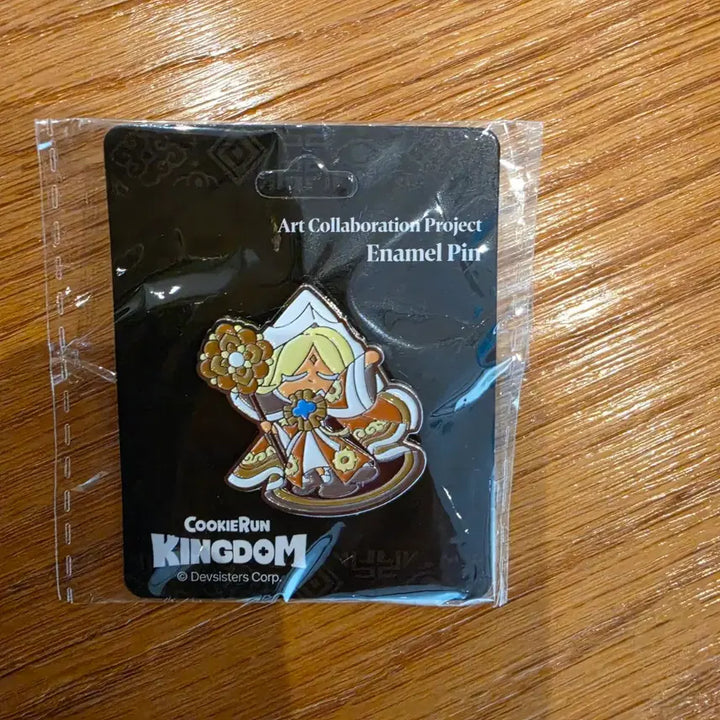 [BUNJANG] Cookie Run Kingdom Pure Vanilla Mother-of-Pearl Pin Badge &amp; Keychain Bundle / 쿠키런 킹덤 퓨어바닐라 핀뱃지 자개키링 일괄
