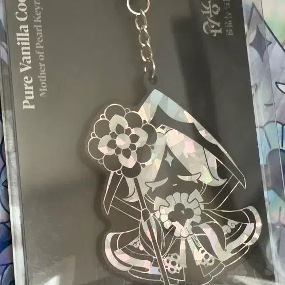[BUNJANG] Cookie Run Kingdom Pure Vanilla Mother-of-Pearl Pin Badge &amp; Keychain Bundle / 쿠키런 킹덤 퓨어바닐라 핀뱃지 자개키링 일괄