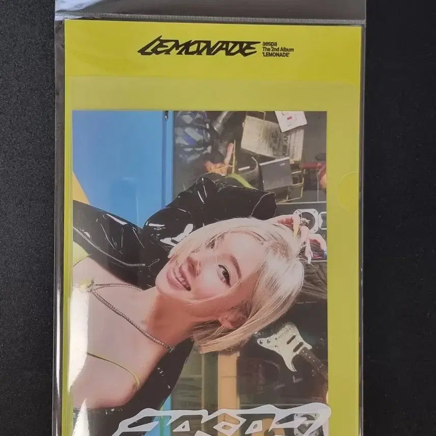 [BUNJANG] Aespa Winter Lemonade Ver. Sealed Photocard &amp; Postcard Set / [미개봉] 에스파 레모네이드 팝업 윈터 엽서 + 홀로그램 포토카드 세트 LEMONADE ver.