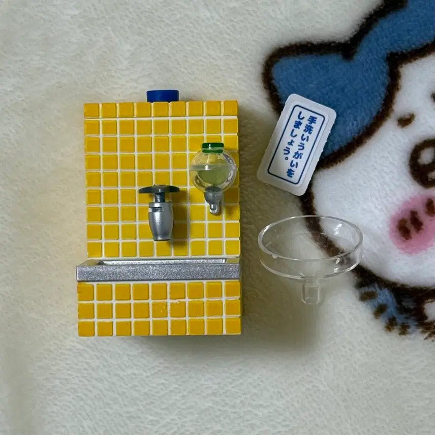 [BUNJANG] School Water Fountain Gacha Figure / 학교 수도 수돗가 음수대 가챠