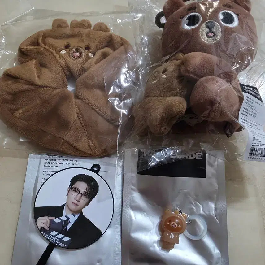 [BUNJANG] DAY6 Sungjin Bundle Set Scrunchie, Picket, Na-ana, Mejilushi / 방 스크런치+피켓 성진+나안아 방+메지루시 방 성진세트 일괄판매합니다!