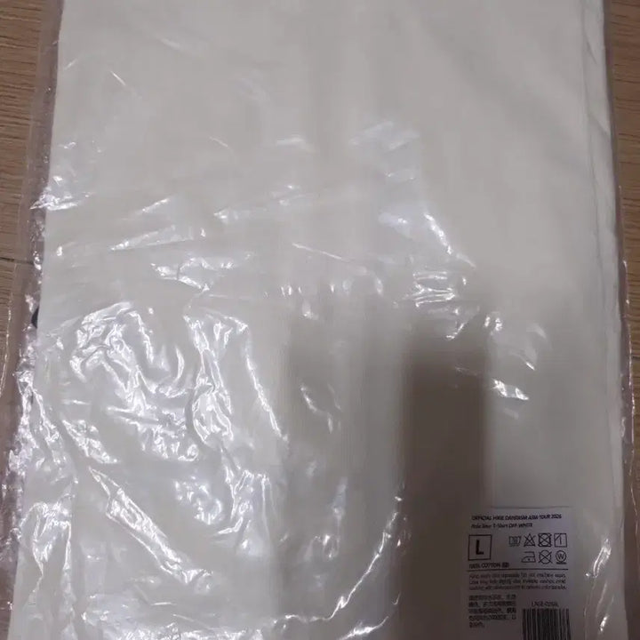 [BUNJANG] Official Higedan Asia Tour White T-Shirt (L) / 히게단 아시아투어 흰색 티셔츠 L