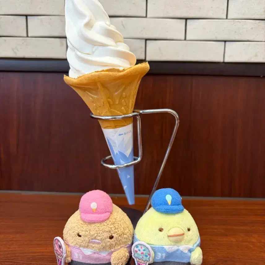 [BUNJANG] Sumikko Gurashi x Baskin Robbins Collaboration Limited Edition Plush Toys (2 Pieces) / 스밋코구라시 x 배스킨라빈스 31 콜라보레이션 한정판2개