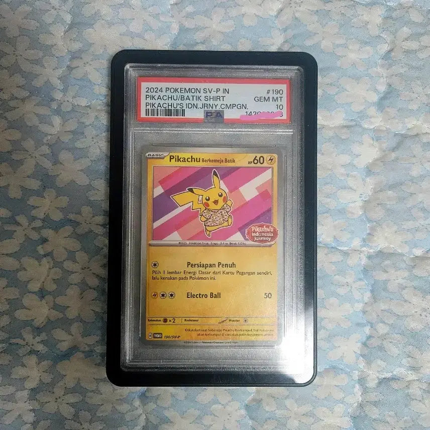 [BUNJANG] 2024 Pokemon Card Pikachu Batik PSA 10 &amp; Pikachu Dark Phantasma / 2024 포켓몬 카드 피카츄 바틱 PSA 10 + 피카츄 chr도감용