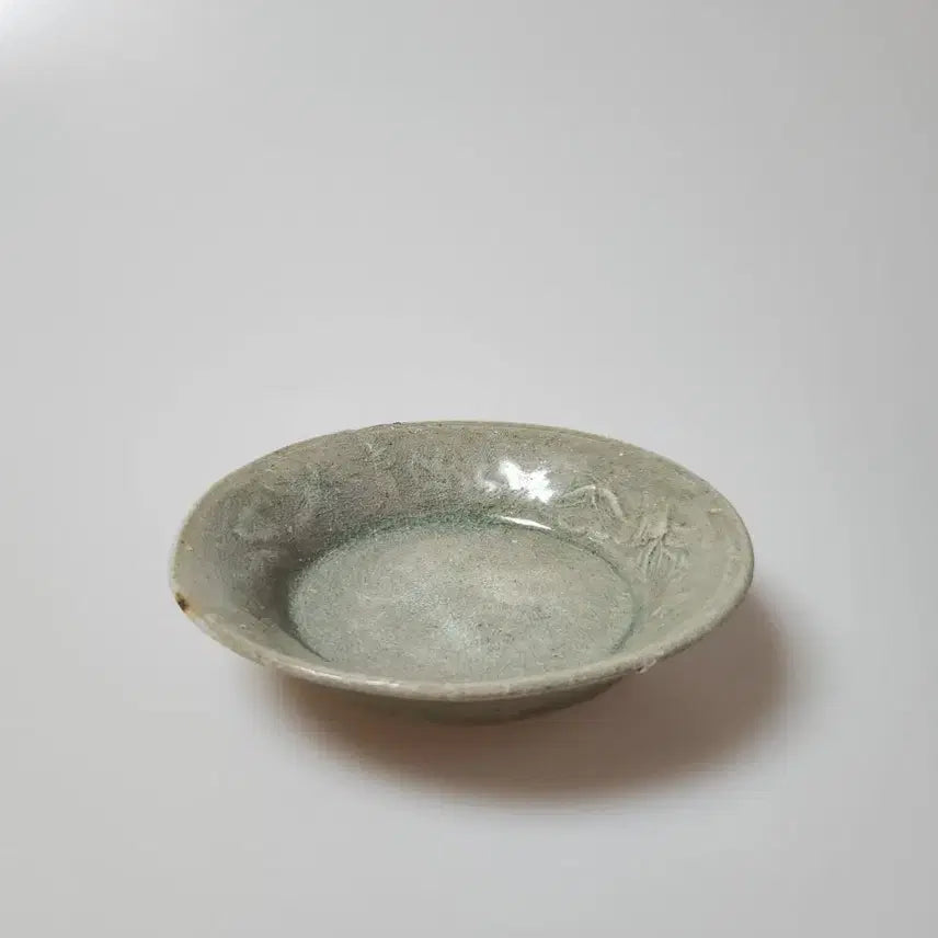 [BUNJANG] Goryeo Dynasty Celadon Porcelain Plate with Embossed Design / 고미술품 고려시대 전기에 제작된 압출양각 비색청자 접시