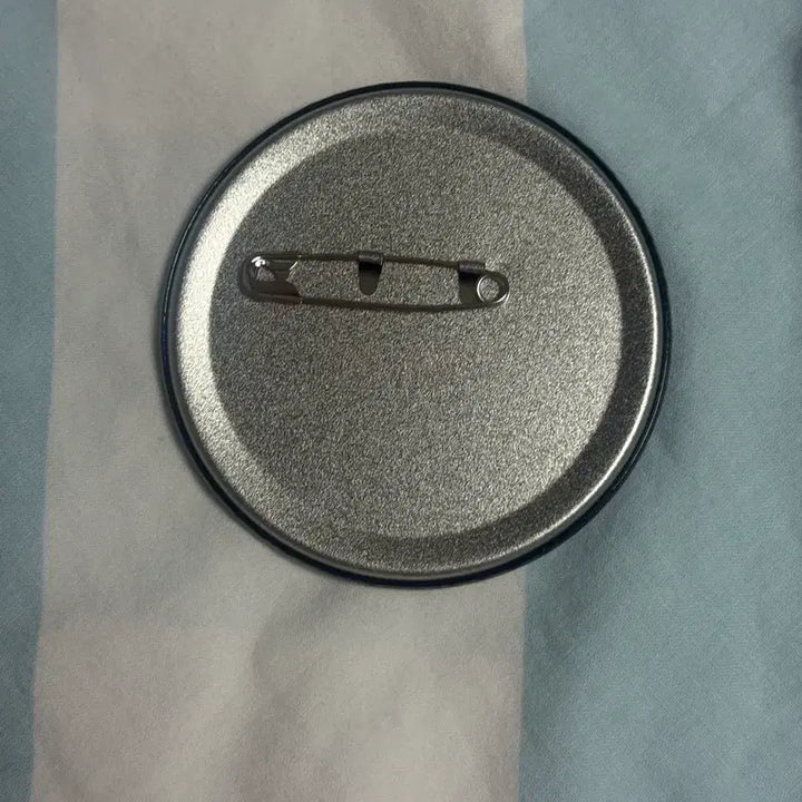 [BUNJANG] Yi He Hua Ta De Bai Miao Si Zun Er Ha Can Badge / 이합화타적백묘사존 얼하 캔뱃지