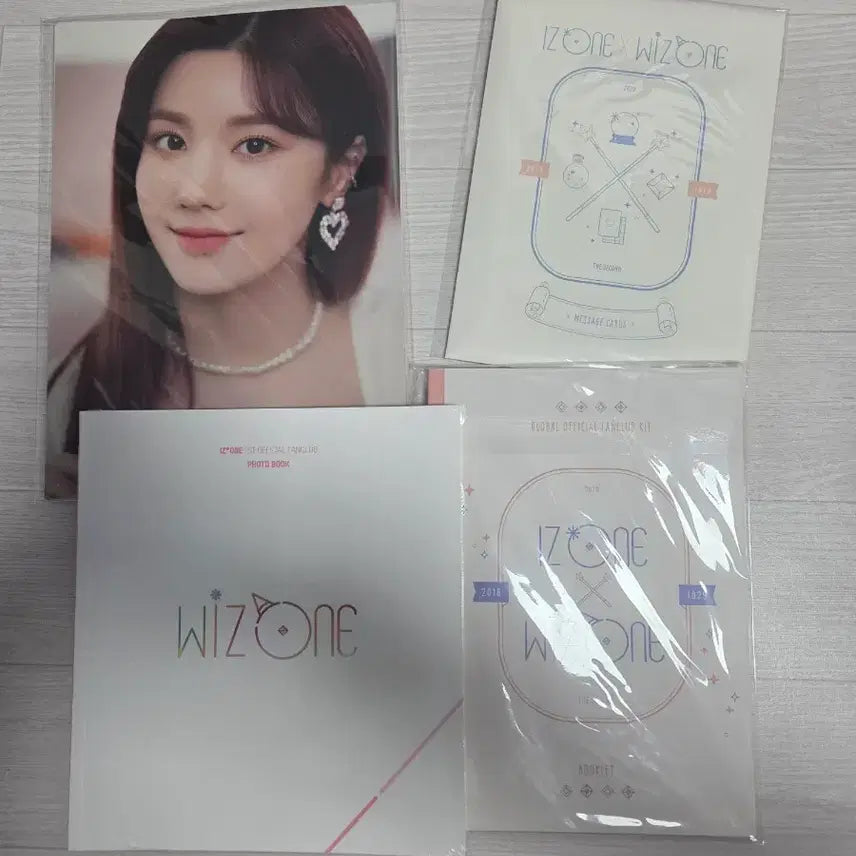 [BUNJANG] IZ*ONE Wiz*One Fanclub Kit Poster, Photobook, Message Card / 아이즈원 위즈원 팬클럽 키트 1기 2기 포스터, 포토북, 메시지