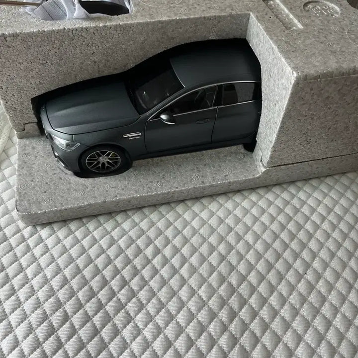 [BUNJANG] Mercedes-AMG GT 63 S 4MATIC Model Car / AMG 메르세데스 GT 63 S 4MATIC