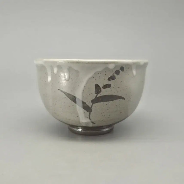 [BUNJANG] Karatsu White Porcelain Iron-Painted Floral Tea Bowl / 골동품 차도구 카라쯔 백자 철화 꽃무늬 다완