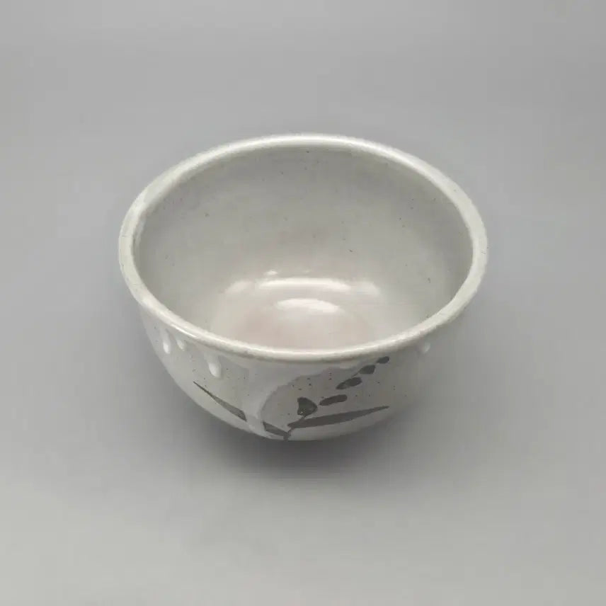 [BUNJANG] Karatsu White Porcelain Iron-Painted Floral Tea Bowl / 골동품 차도구 카라쯔 백자 철화 꽃무늬 다완