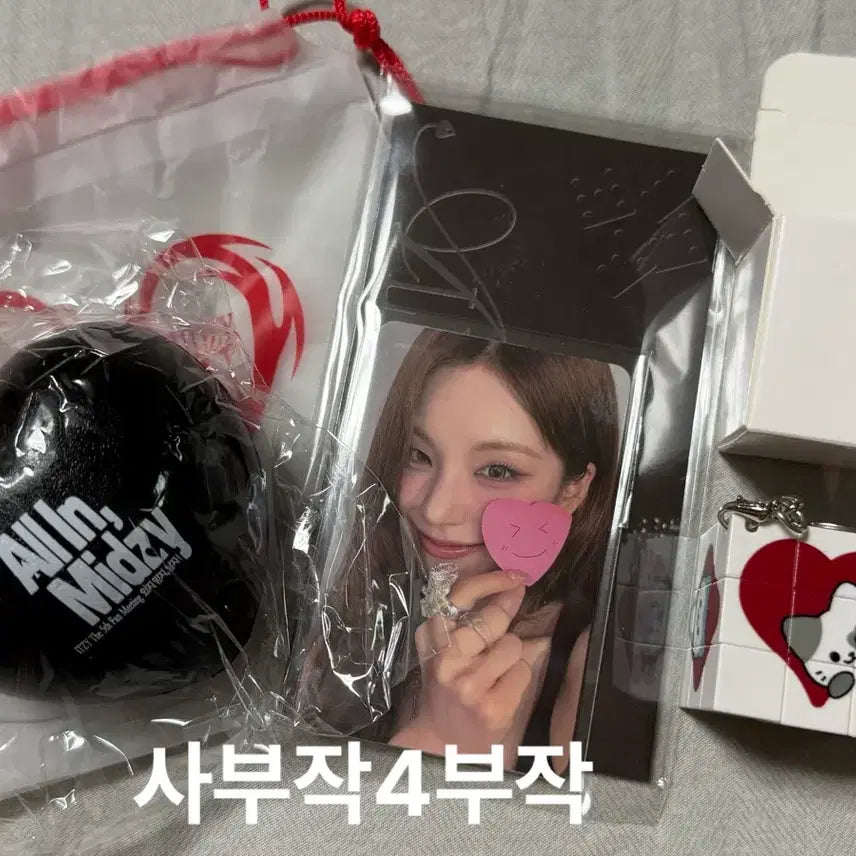 [BUNJANG] ITZY 5th Generation Fan Meeting Entry Photocard Gift Set (Day 2) / 풀세트) ITZY 있지 5기  팬미팅 입장 포카 기프트 역조공 세트 day2