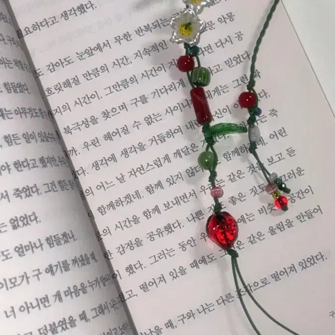 [BUNJANG] Handmade Strawberry Bead Bookmark / 딸기 비즈 책갈피/끈갈피