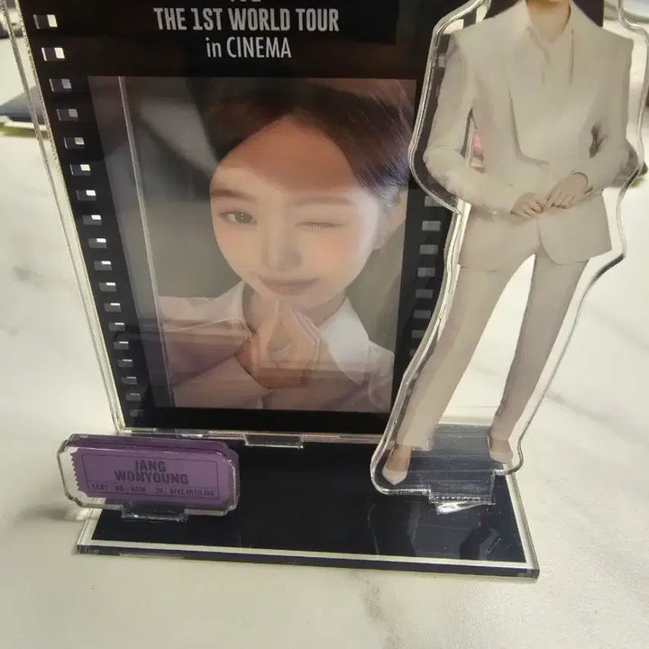 [BUNJANG] IVE Wonyoung Cinema Acrylic Stand Photocard Set / 아이브 장원영 시네마 아크릴 스탠드 포토카드 세트